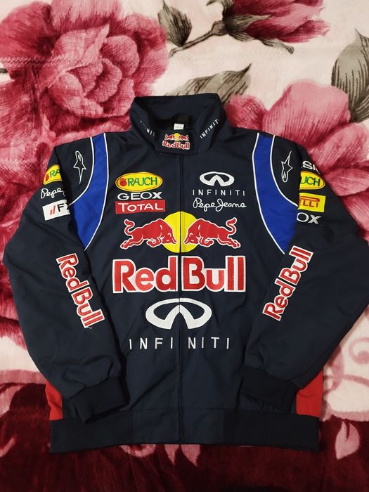 Продам ветровку Red Bull качество идеал размер М