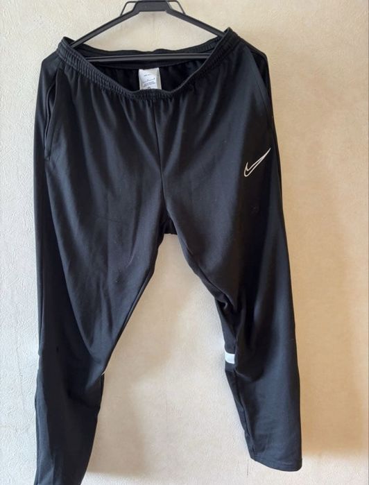 Оригинальные штаны Nike с технологией Dri-FIT
