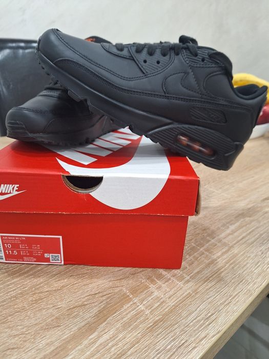 Здравейте продавам маратонки NIKE AIR MAX 90 LTR изцяло от естествена