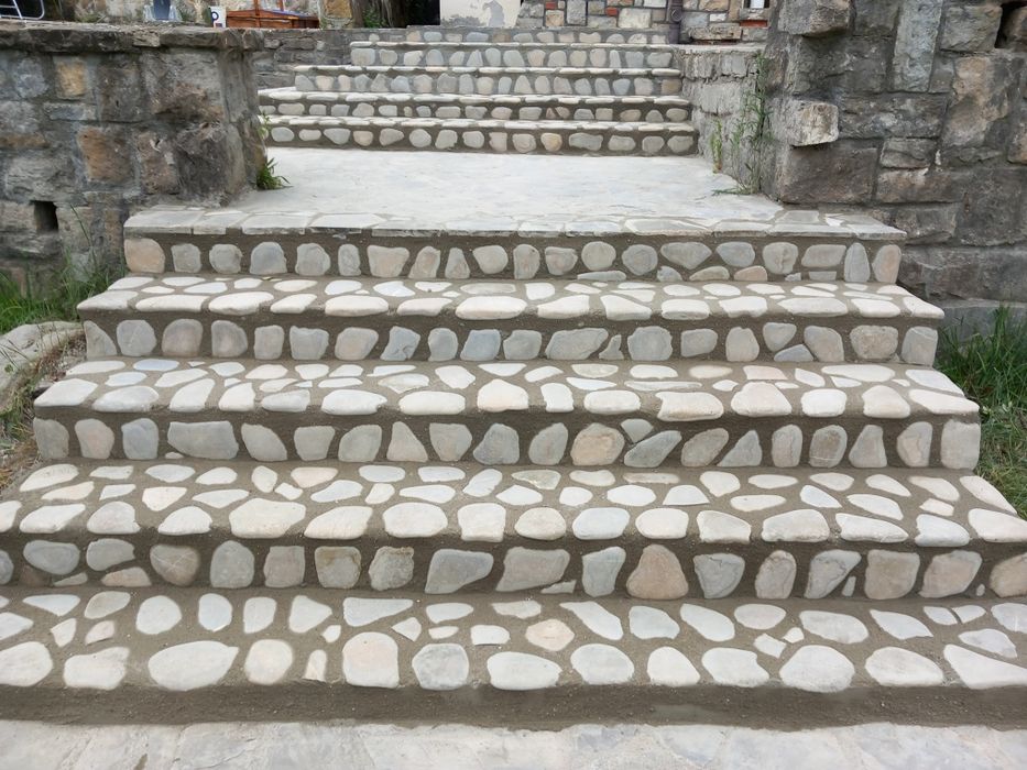 Vând piatra de munte și montez