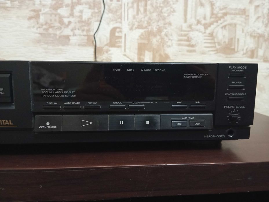 Продам проигрыватель СД дисков SONY model CDP-250.