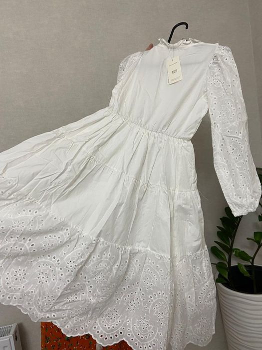 Платье белый для девучка.