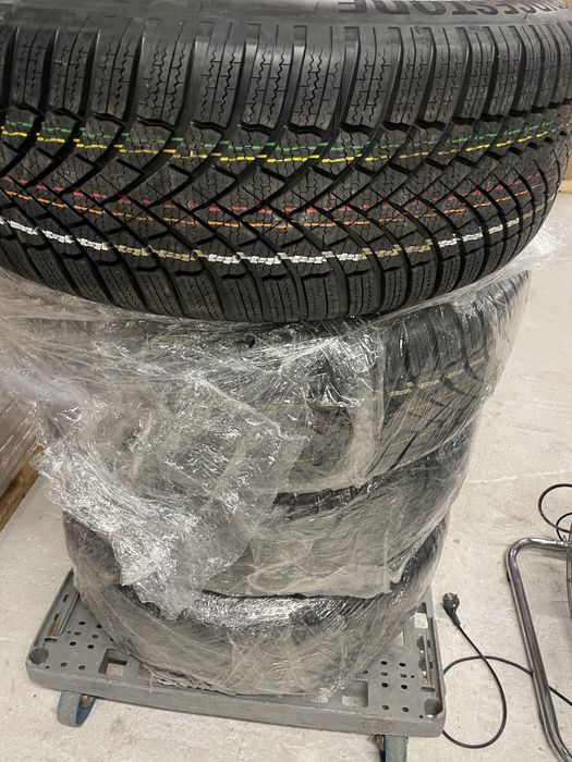 Зимни гуми чисто нови 235/55R19 Bridgestone Blizzak LM005 ч