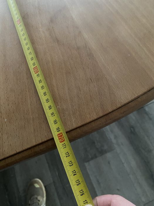 Масивни дървени маси