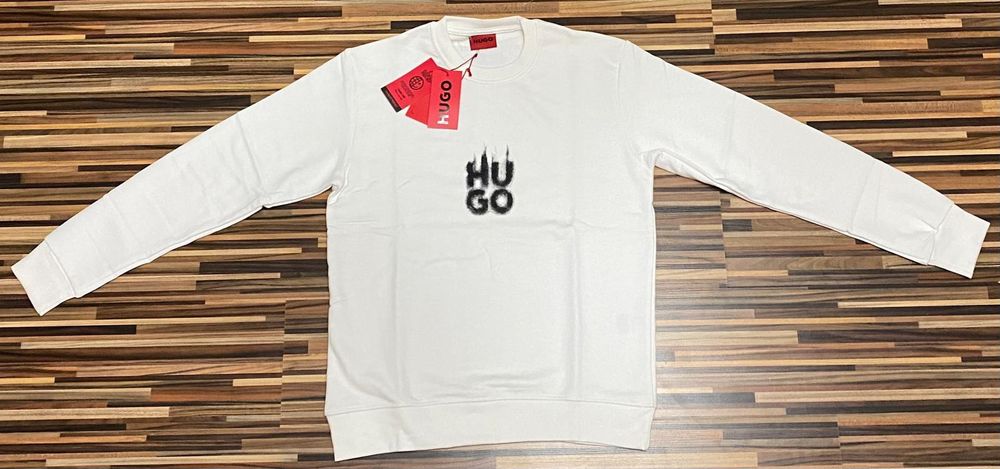 Vând bluza noua de bărbați Hugo