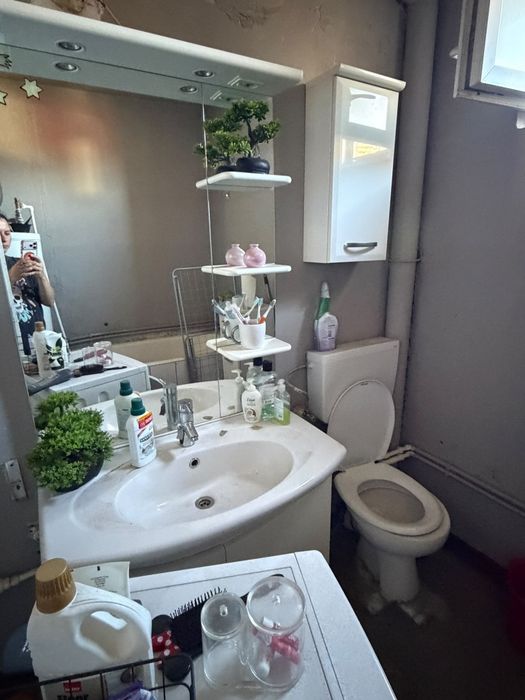 Vând apartament cu 3 camere