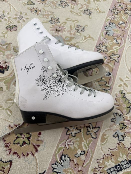 Продам женские коньки