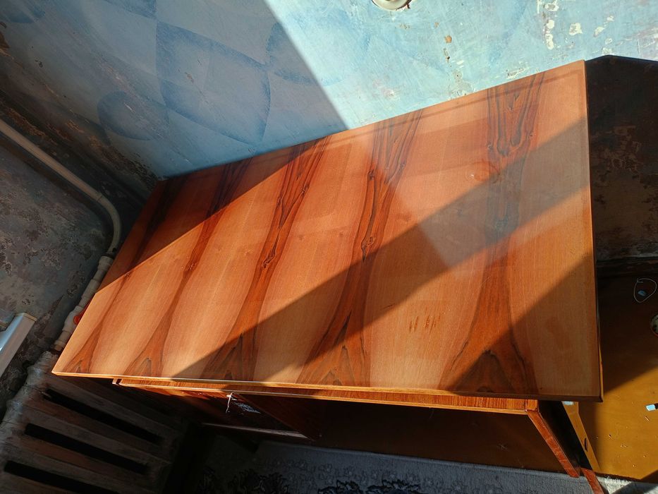 Деревянный письменный стол