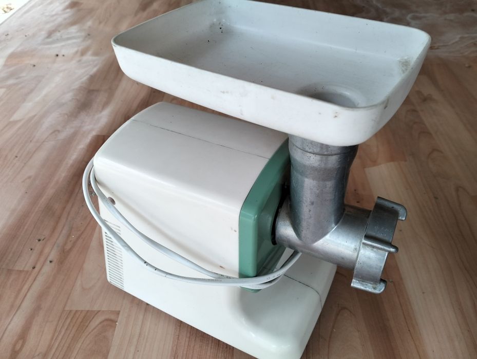 Электрическая мясорубка на запчасти