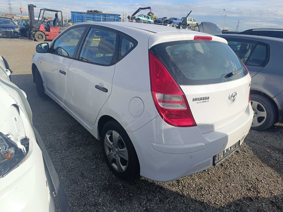 На части! Hyundai i30 1.6i
