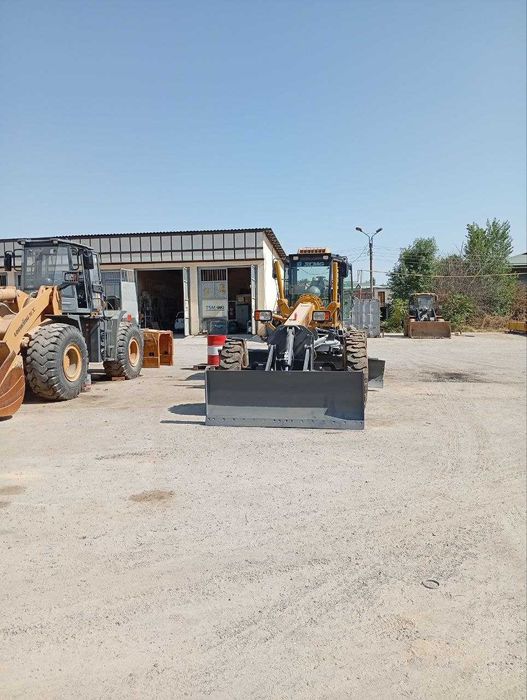 Автогрейдер модель GR 135