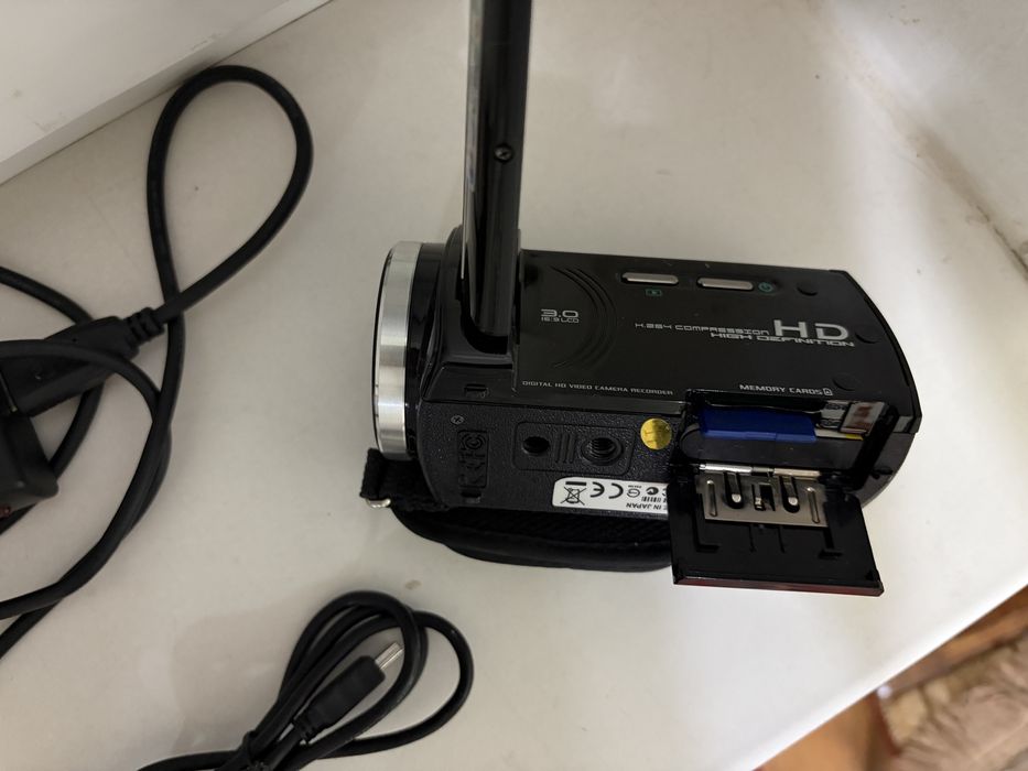 Продается видеокамера HandyCam Sony HD defention