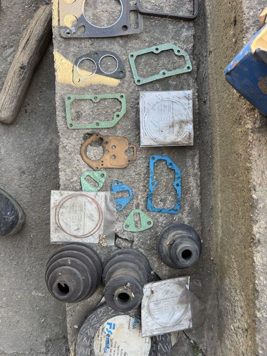 Lot piese Dacia 1300/1310,garnituri pistoane ,ambreiaj