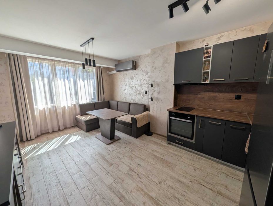 Продава тристаен апартамент в кв. Струмско с АКТ 16