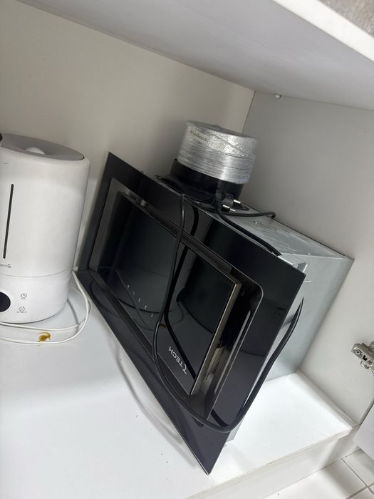 продается новая встроенная вытышка