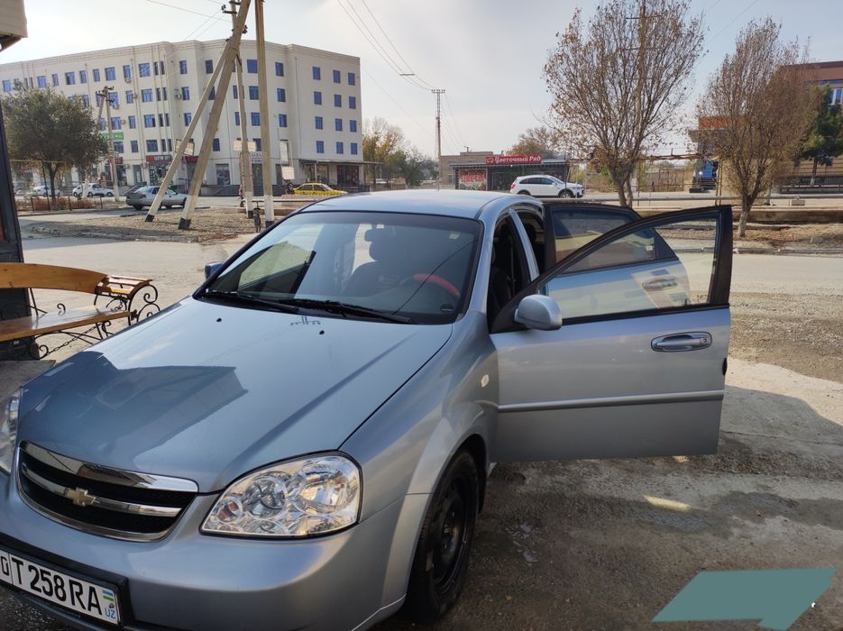 Sotiladi Lassettiy 1.8 
Malibu rul, pioner magn