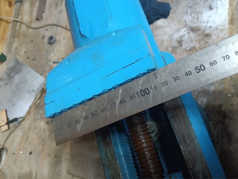 Продам тиски слесарные разные