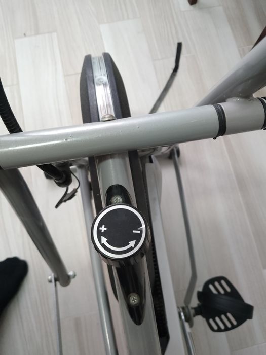 Vând bicicleta fitness