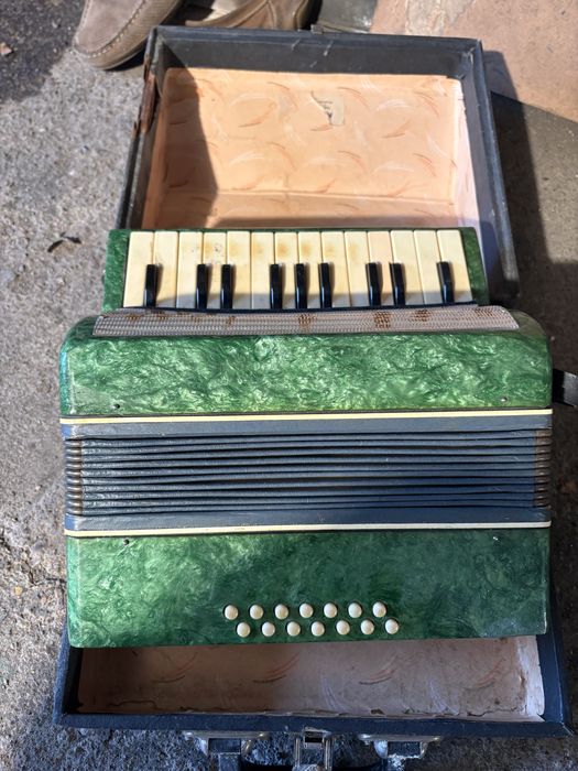 Продам аккордеон