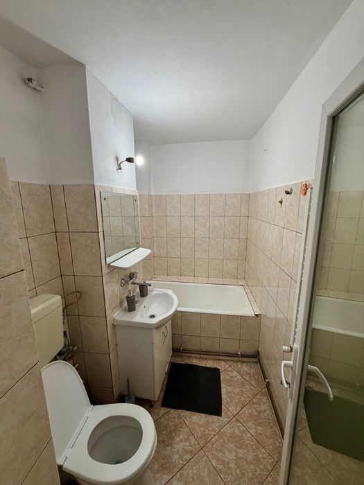 Închiriez garsoniera centru