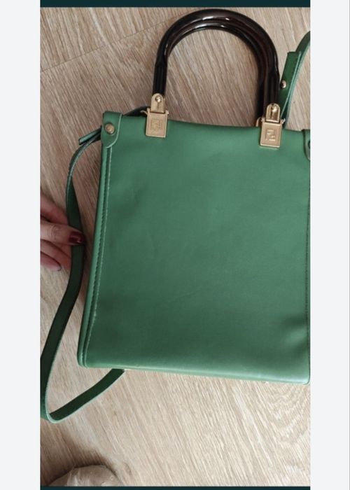 Чанти от различни марки Fendi, Karl Lagerfeld, Guees.