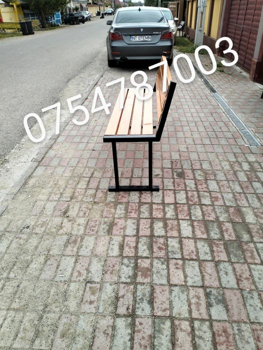 Banca și cos de gunoi