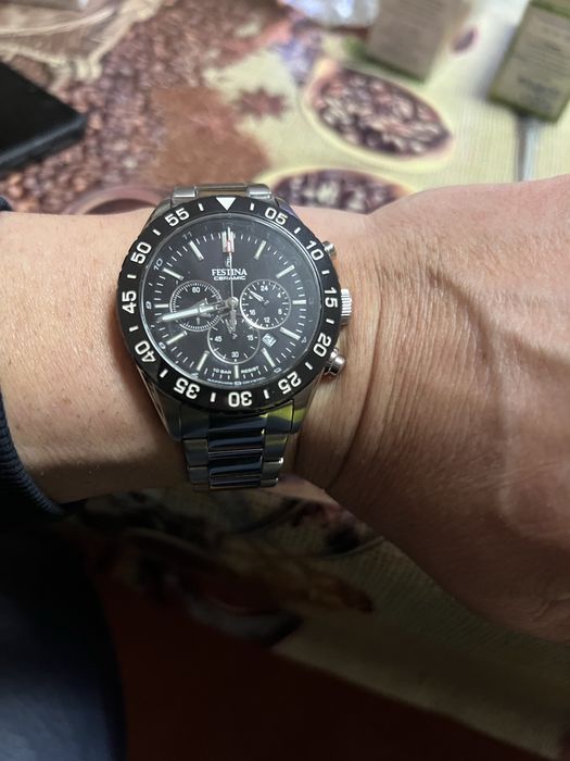 Продавам часовник  Festina