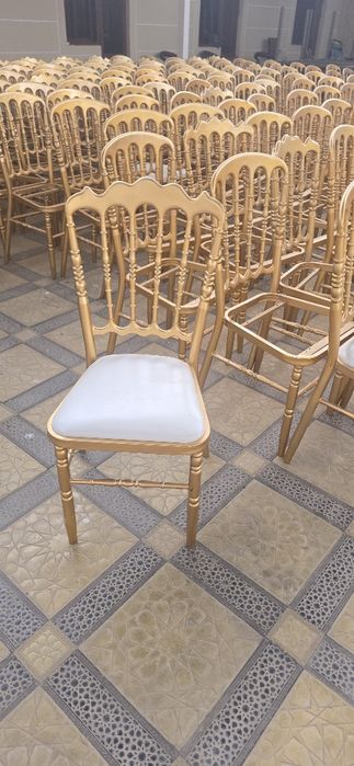 Tuyxona va kafe uchun stollar