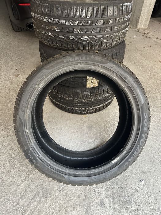 Зимни гуми  285/35 R20 104V PIRELLI W-240S2 sottozero цената е за целия комплект.