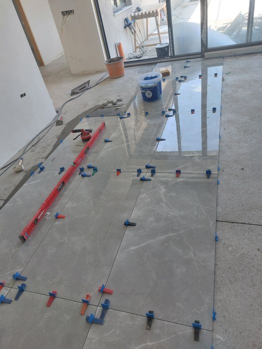 Montaj gresie Oradea Montaj faianta Oradea amenajari interioare Oradea Renovari apartamente Finisaje interioare Oradea