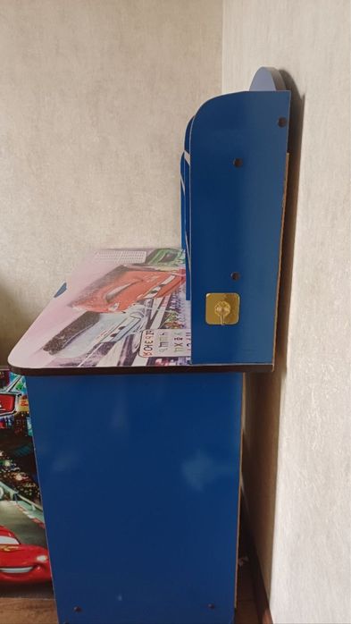 Detskiy mebel sotiladi