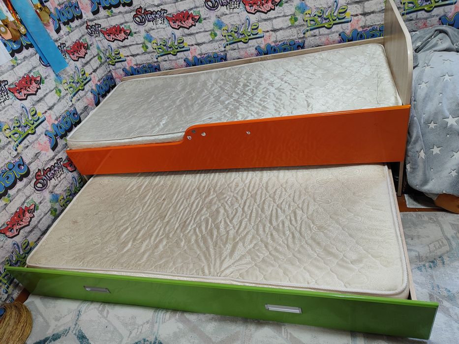 Кровать двухуровневая