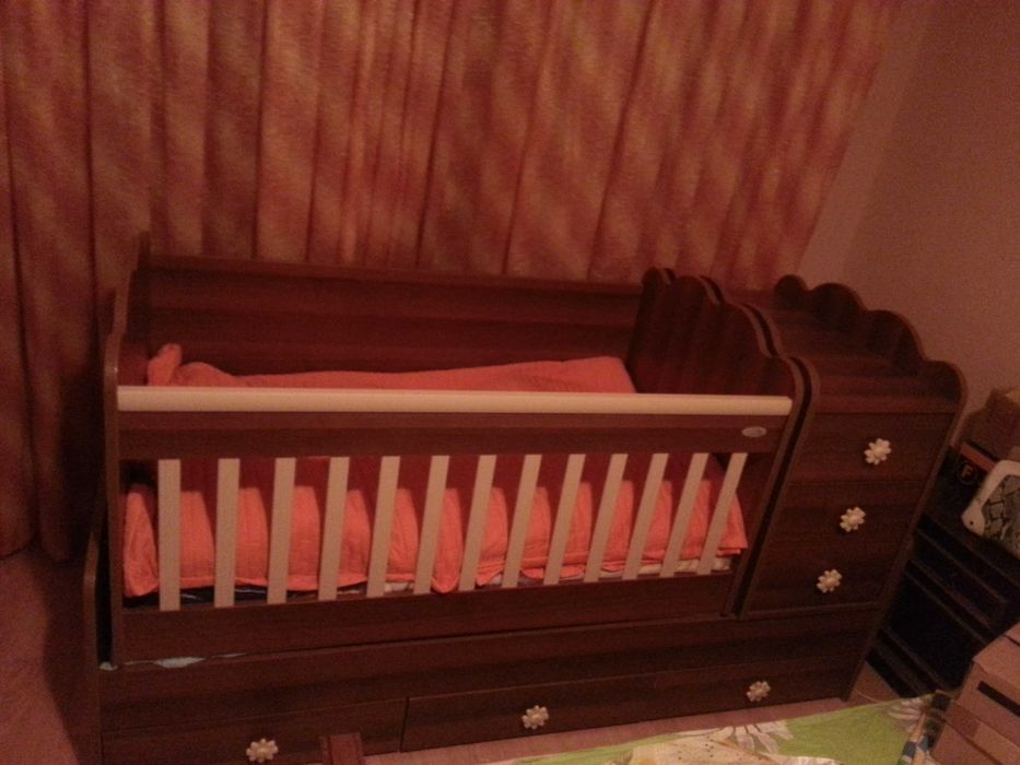 Детско легло,трансформиращо,с люлеещ механизъм