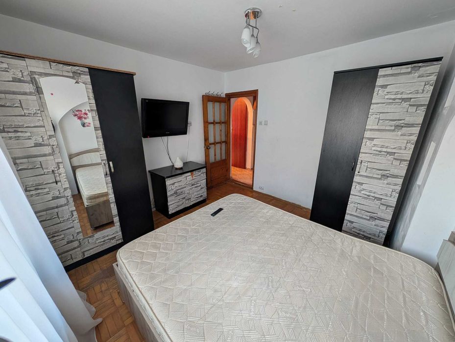 Închiriez apartament cu 2 camere decomandat