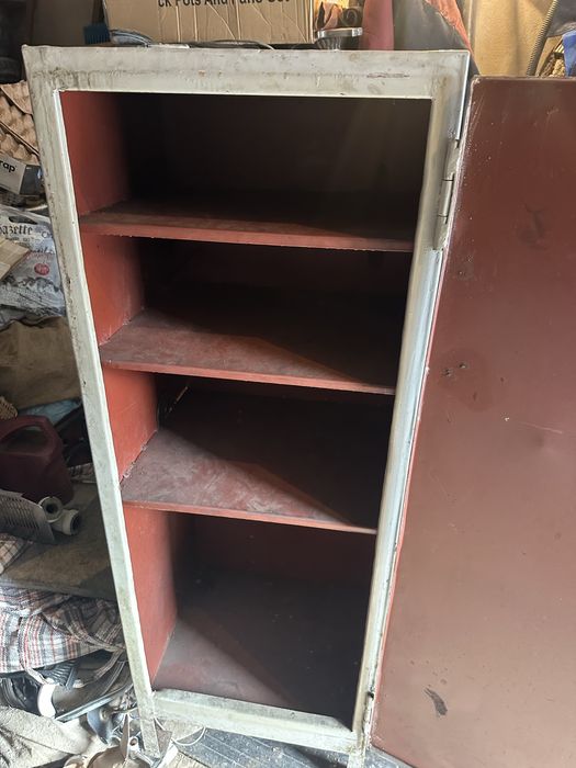 Продам шкаф металлический