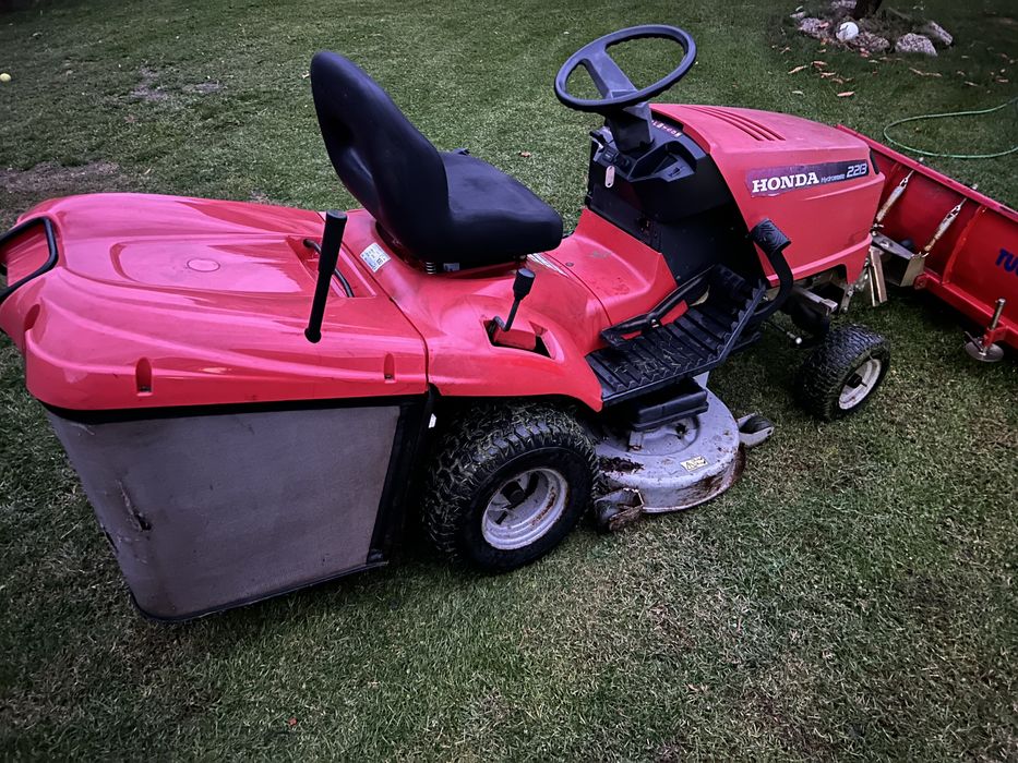 Honda cu lama de zapada