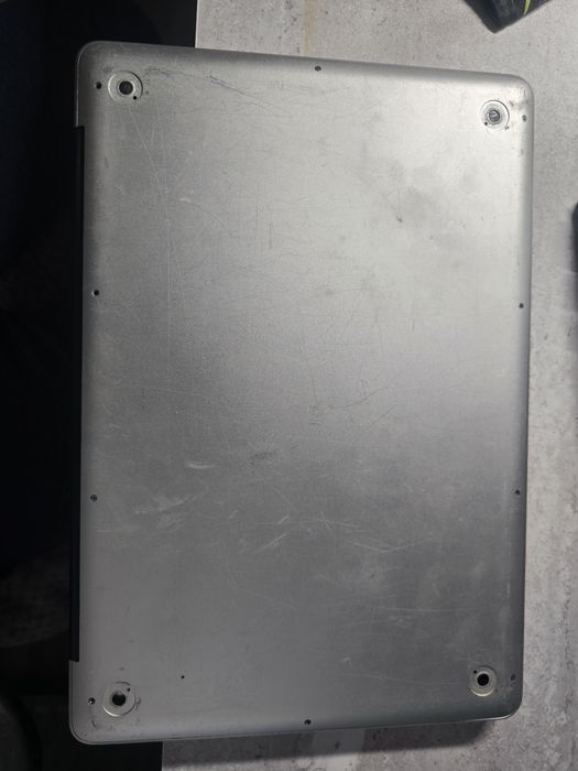 Vând Macbook pro 15 inch 2009 DEFECT