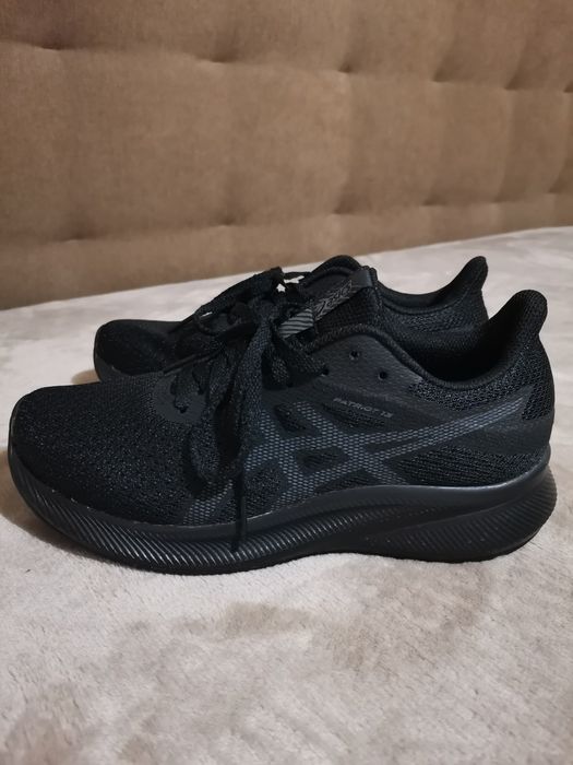 Маратонки ASICS  37 номер