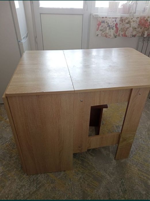 Продам кухонный стол