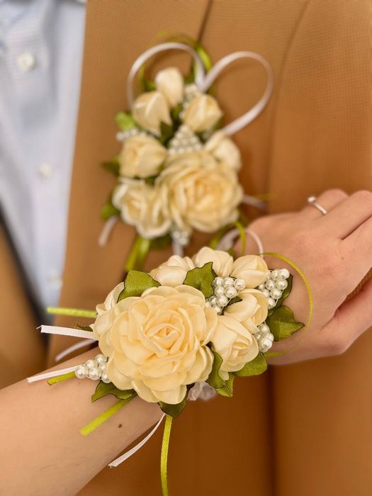 Бутониери за ревер и тип гривни/ сватбени аксесоари