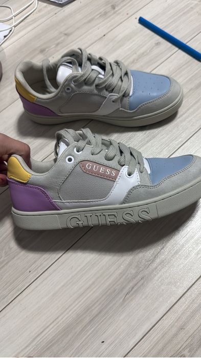Adidasi originali guess marimea 37