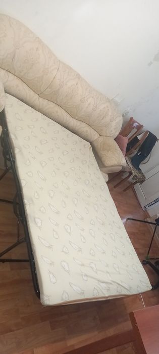 Диван с двумя креслами