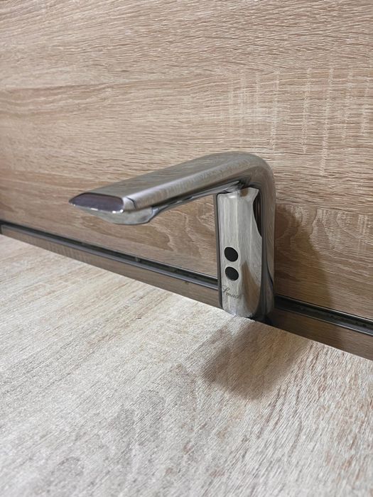 Vand Baterie chiuveta cu senzor