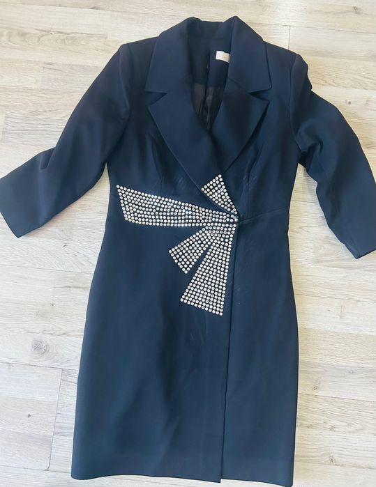 Черна елегантна рокля