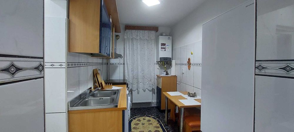 Închiriez apartament 2 camere – Micro 17