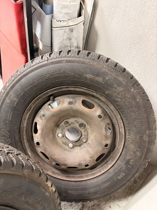 Зимни гуми 185 70 14 с джанти vw 5 100