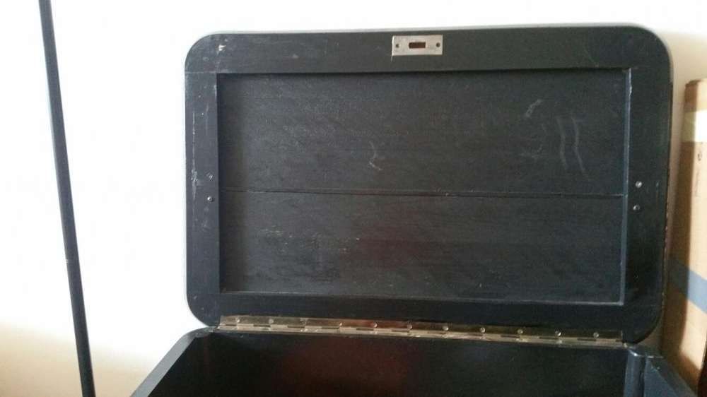 Lada din lemn masiv veche