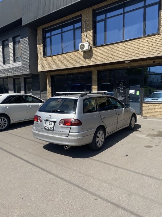 Авто Тойота калдина
