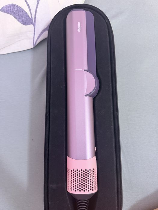 Dyson airstrait