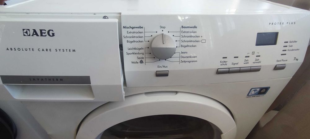Продавам сушилня с термопомпа AEG Lavatherm, 7 kg, с контейнер за вода.